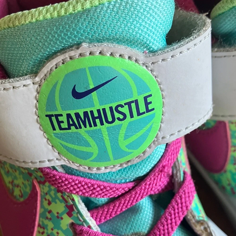 Nike Team Hustle Kids Sneakers - Pink and Teal